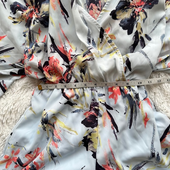 NWT LULU'S Parasio Light Blue Floral Romper With Tie Kimono Size Small S - Picture 10 of 11